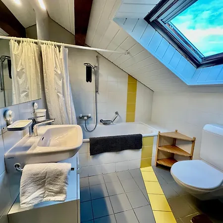 Cosy Roof Flat Close Center - Es